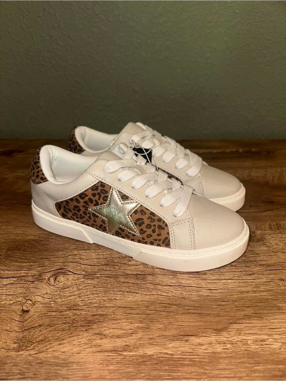 Art Class girls shoes size 4. NWT!